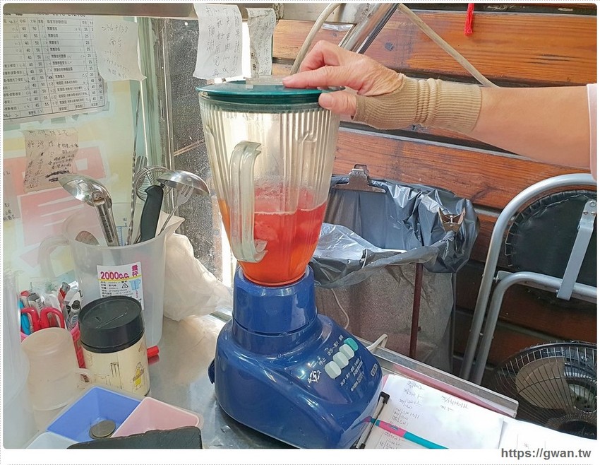 台南獨家限量草莓黑蛋奶!!冬季限定~新鮮草莓每顆只要1元喔!!