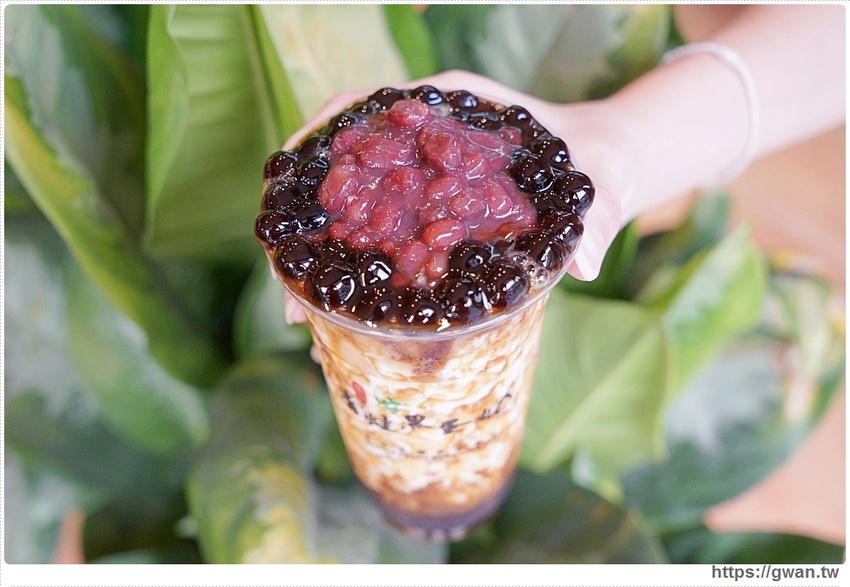 台南獨家限量草莓黑蛋奶!!冬季限定~新鮮草莓每顆只要1元喔!!