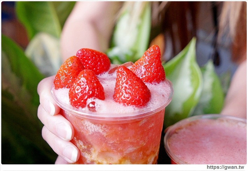 台南獨家限量草莓黑蛋奶!!冬季限定~新鮮草莓每顆只要1元喔!!