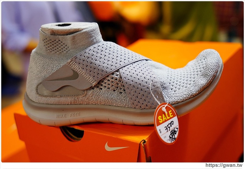 全台獨家NIKE展示鞋清倉會在台中，消費滿200還有星巴克買一送一！