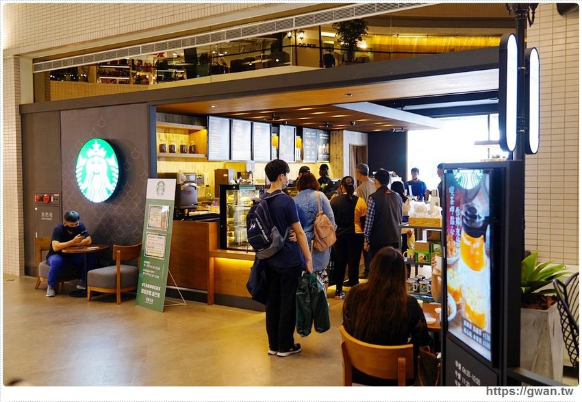 全台獨家NIKE展示鞋清倉會在台中，消費滿200還有星巴克買一送一！