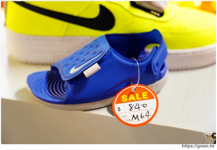 全台獨家NIKE展示鞋清倉會在台中，消費滿200還有星巴克買一送一！