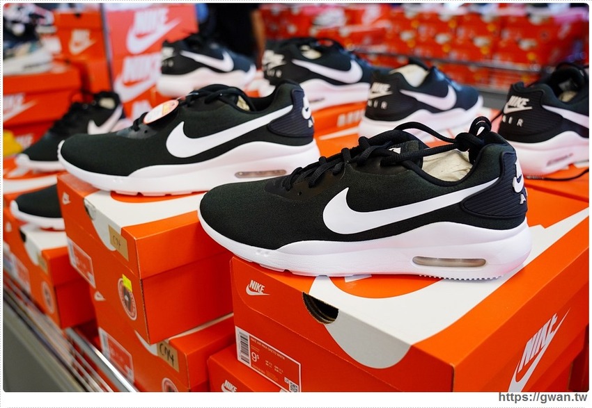 全台獨家NIKE展示鞋清倉會在台中，消費滿200還有星巴克買一送一！