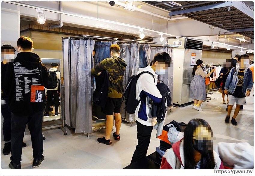 全台獨家NIKE展示鞋清倉會在台中，消費滿200還有星巴克買一送一！