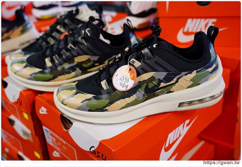 全台獨家NIKE展示鞋清倉會在台中，消費滿200還有星巴克買一送一！