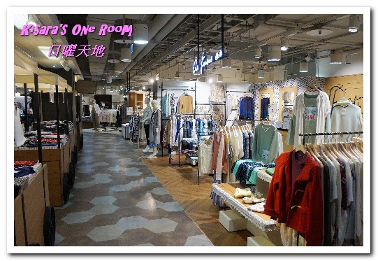 日曜天地:台中Outlet/一中購物.名牌配件包包的天堂──日曜天地