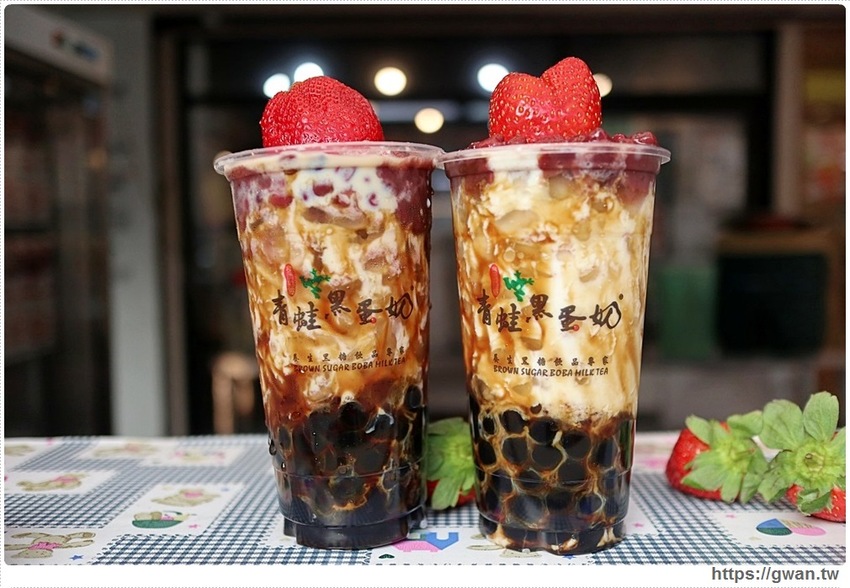 全台首創，把草莓大福放進飲料裡！ 還有飲品買一送一，只限兩天別錯過～