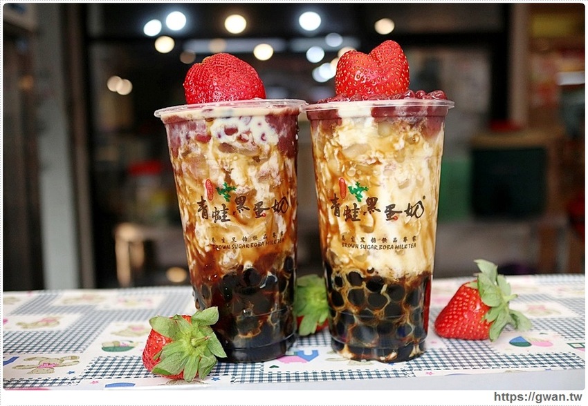 全台首創，把草莓大福放進飲料裡！ 還有飲品買一送一，只限兩天別錯過～