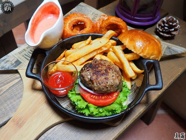 夏爾Shire綠園道： 夏爾 shire餐館，有如哈比人村莊夏爾的樹洞，還有浮誇系的奶昔跟粉紅色熔岩起司！！！