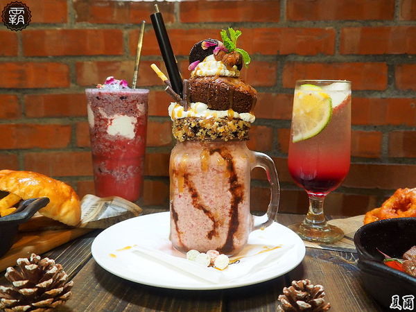 夏爾Shire綠園道： 夏爾 shire餐館，有如哈比人村莊夏爾的樹洞，還有浮誇系的奶昔跟粉紅色熔岩起司！！！