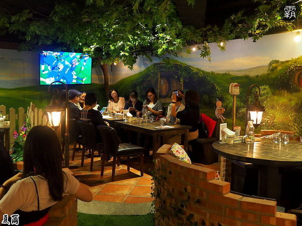 夏爾Shire綠園道： 夏爾 shire餐館，有如哈比人村莊夏爾的樹洞，還有浮誇系的奶昔跟粉紅色熔岩起司！！！