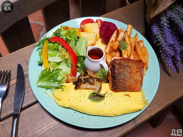 夏爾Shire綠園道： 夏爾 shire餐館，有如哈比人村莊夏爾的樹洞，還有浮誇系的奶昔跟粉紅色熔岩起司！！！