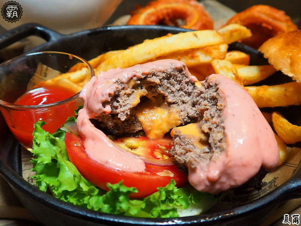 夏爾Shire綠園道： 夏爾 shire餐館，有如哈比人村莊夏爾的樹洞，還有浮誇系的奶昔跟粉紅色熔岩起司！！！