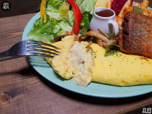 夏爾Shire綠園道： 夏爾 shire餐館，有如哈比人村莊夏爾的樹洞，還有浮誇系的奶昔跟粉紅色熔岩起司！！！