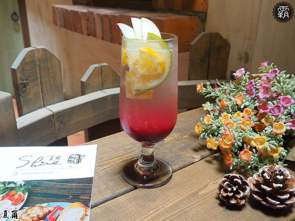 夏爾Shire綠園道： 夏爾 shire餐館，有如哈比人村莊夏爾的樹洞，還有浮誇系的奶昔跟粉紅色熔岩起司！！！