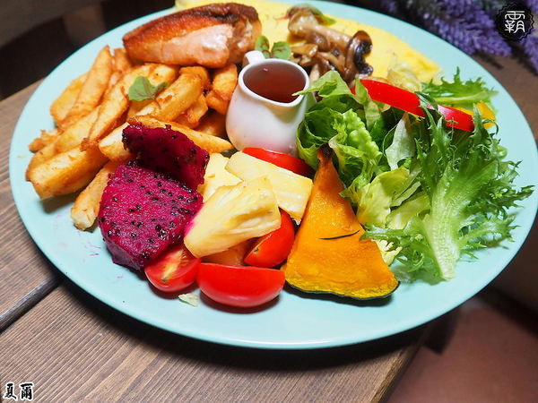 夏爾Shire綠園道： 夏爾 shire餐館，有如哈比人村莊夏爾的樹洞，還有浮誇系的奶昔跟粉紅色熔岩起司！！！