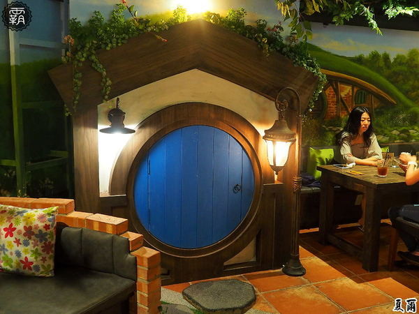 夏爾Shire綠園道： 夏爾 shire餐館，有如哈比人村莊夏爾的樹洞，還有浮誇系的奶昔跟粉紅色熔岩起司！！！