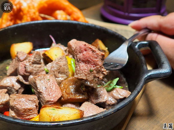 夏爾Shire綠園道： 夏爾 shire餐館，有如哈比人村莊夏爾的樹洞，還有浮誇系的奶昔跟粉紅色熔岩起司！！！