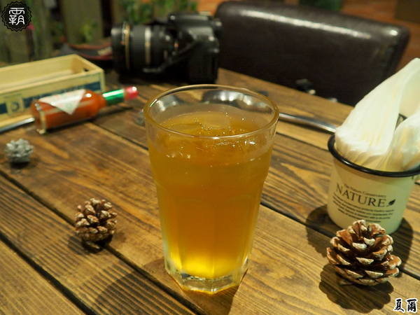 夏爾Shire綠園道： 夏爾 shire餐館，有如哈比人村莊夏爾的樹洞，還有浮誇系的奶昔跟粉紅色熔岩起司！！！