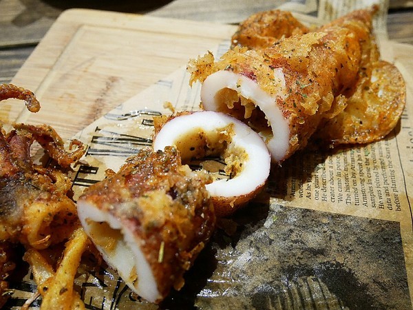 夏爾Shire綠園道：夏爾Shire綠園道-台中西區義式料理  勤美附近隱藏版美食  躲在旅店內的超可愛餐廳  餐點也精緻  很值得拜訪