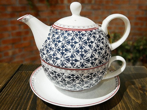 夏爾Shire綠園道：夏爾Shire綠園道-台中西區義式料理  勤美附近隱藏版美食  躲在旅店內的超可愛餐廳  餐點也精緻  很值得拜訪