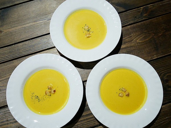 夏爾Shire綠園道：夏爾Shire綠園道-台中西區義式料理  勤美附近隱藏版美食  躲在旅店內的超可愛餐廳  餐點也精緻  很值得拜訪