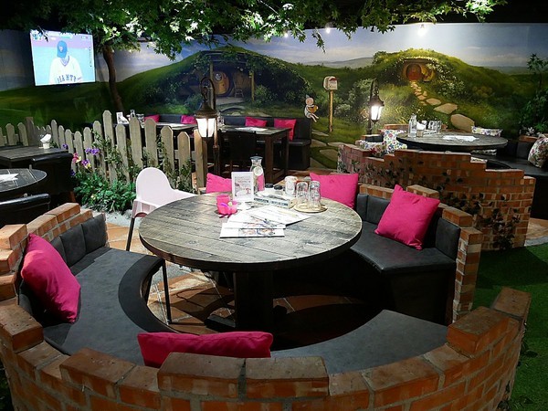 夏爾Shire綠園道：夏爾Shire綠園道-台中西區義式料理  勤美附近隱藏版美食  躲在旅店內的超可愛餐廳  餐點也精緻  很值得拜訪