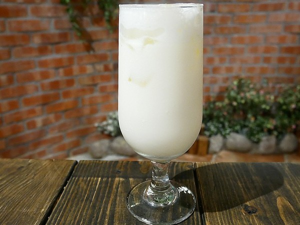 夏爾Shire綠園道：夏爾Shire綠園道-台中西區義式料理  勤美附近隱藏版美食  躲在旅店內的超可愛餐廳  餐點也精緻  很值得拜訪