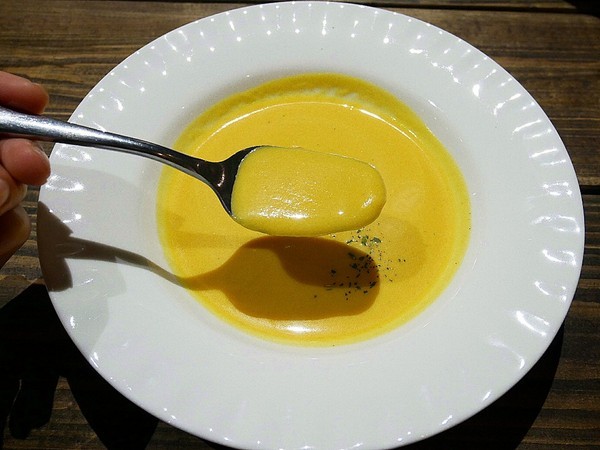 夏爾Shire綠園道：夏爾Shire綠園道-台中西區義式料理  勤美附近隱藏版美食  躲在旅店內的超可愛餐廳  餐點也精緻  很值得拜訪