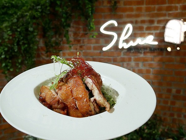 夏爾Shire綠園道：夏爾Shire綠園道-台中西區義式料理  勤美附近隱藏版美食  躲在旅店內的超可愛餐廳  餐點也精緻  很值得拜訪