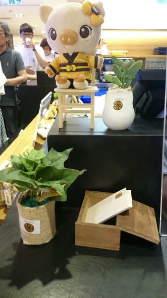 MAiSEN邁泉豬排(高雄巨蛋店)：高雄漢神巨蛋~MAiSEN邁泉豬排~日本最暢銷的三明治~超嫩的豬肉~堅守三味一體的美味~