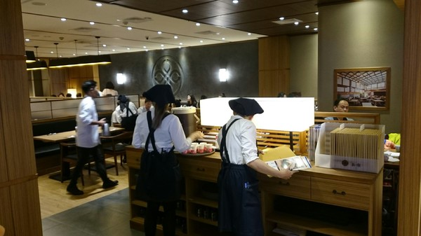 MAiSEN邁泉豬排(高雄巨蛋店)：高雄漢神巨蛋~MAiSEN邁泉豬排~日本最暢銷的三明治~超嫩的豬肉~堅守三味一體的美味~