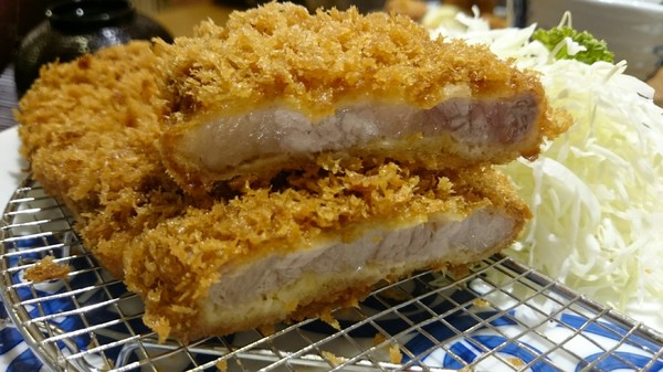 MAiSEN邁泉豬排(高雄巨蛋店)：高雄漢神巨蛋~MAiSEN邁泉豬排~日本最暢銷的三明治~超嫩的豬肉~堅守三味一體的美味~