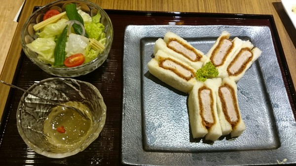 MAiSEN邁泉豬排(高雄巨蛋店)：高雄漢神巨蛋~MAiSEN邁泉豬排~日本最暢銷的三明治~超嫩的豬肉~堅守三味一體的美味~