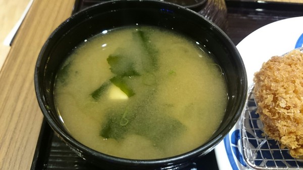 MAiSEN邁泉豬排(高雄巨蛋店)：高雄漢神巨蛋~MAiSEN邁泉豬排~日本最暢銷的三明治~超嫩的豬肉~堅守三味一體的美味~