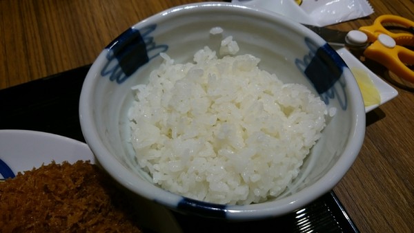 MAiSEN邁泉豬排(高雄巨蛋店)：高雄漢神巨蛋~MAiSEN邁泉豬排~日本最暢銷的三明治~超嫩的豬肉~堅守三味一體的美味~