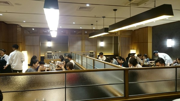 MAiSEN邁泉豬排(高雄巨蛋店)：高雄漢神巨蛋~MAiSEN邁泉豬排~日本最暢銷的三明治~超嫩的豬肉~堅守三味一體的美味~