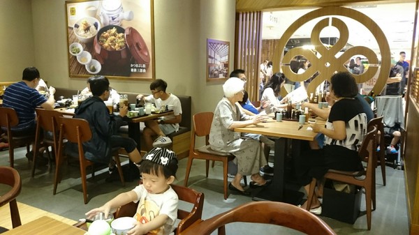 MAiSEN邁泉豬排(高雄巨蛋店)：高雄漢神巨蛋~MAiSEN邁泉豬排~日本最暢銷的三明治~超嫩的豬肉~堅守三味一體的美味~