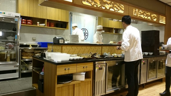 MAiSEN邁泉豬排(高雄巨蛋店)：高雄漢神巨蛋~MAiSEN邁泉豬排~日本最暢銷的三明治~超嫩的豬肉~堅守三味一體的美味~