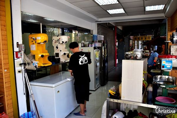 【新北。美食】 新莊 / 鮮果王，果汁冰品，芒果王子雪花冰，各式種類雪花冰，現打果汁，料多實在，炎炎夏日來沁涼一下吧