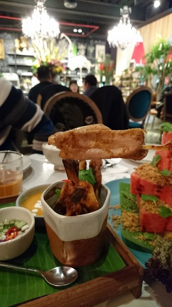 WOO Taiwan：高雄~WOO Taiwan 泰式料理~泰國清邁道地美食~華麗森林系餐廳~聚餐約會的好地點~