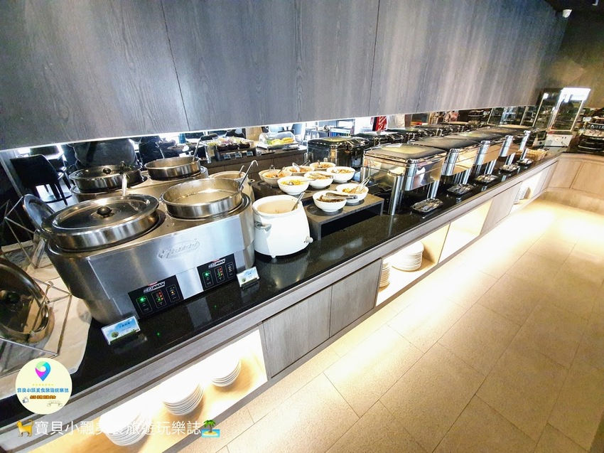 [住]高雄 近六和夜市 美麗島捷運站 夜晚逛街打牙祭 輕鬆搞定!! 房客還有免費HAPPY HOUR 精緻點心 飲料無限享用 樂逸旅居