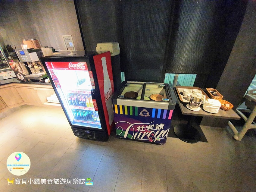 [住]高雄 近六和夜市 美麗島捷運站 夜晚逛街打牙祭 輕鬆搞定!! 房客還有免費HAPPY HOUR 精緻點心 飲料無限享用 樂逸旅居