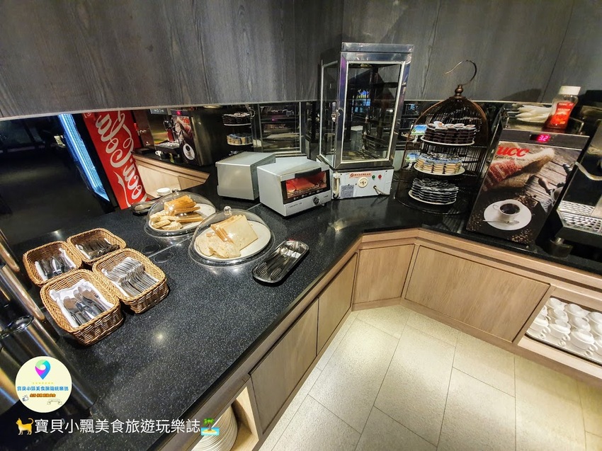 [住]高雄 近六和夜市 美麗島捷運站 夜晚逛街打牙祭 輕鬆搞定!! 房客還有免費HAPPY HOUR 精緻點心 飲料無限享用 樂逸旅居