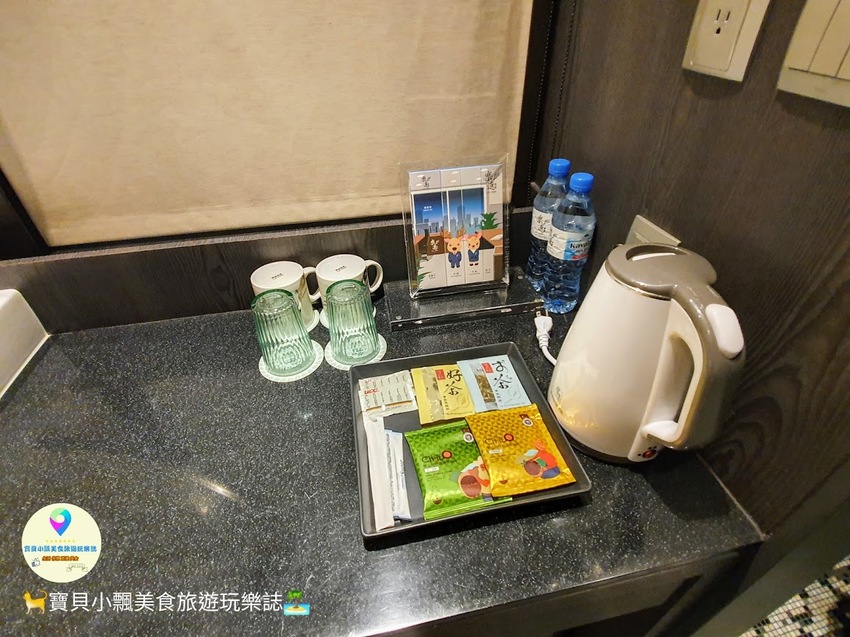 [住]高雄 近六和夜市 美麗島捷運站 夜晚逛街打牙祭 輕鬆搞定!! 房客還有免費HAPPY HOUR 精緻點心 飲料無限享用 樂逸旅居