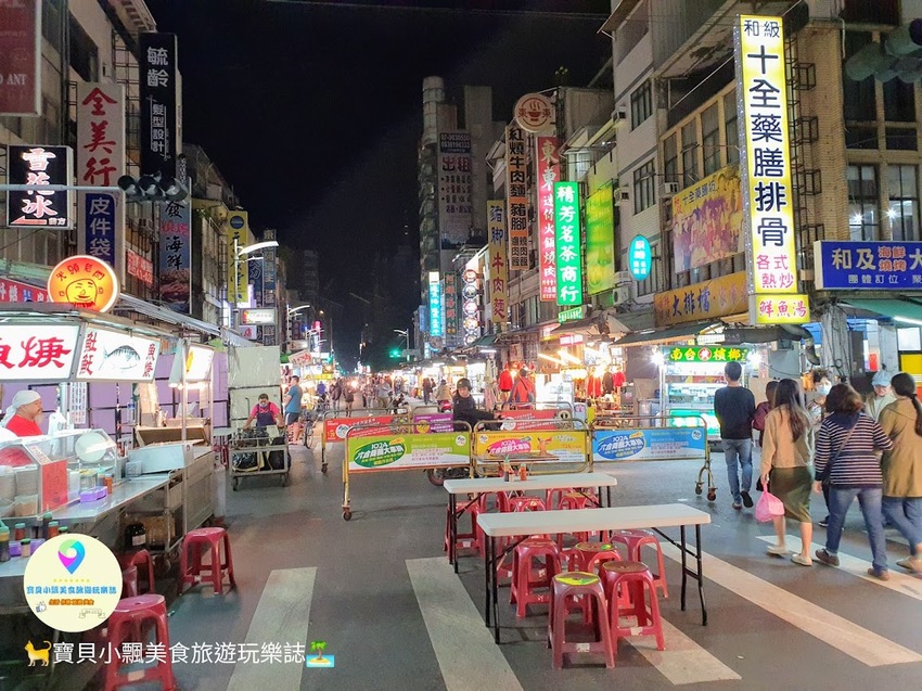 [住]高雄 近六和夜市 美麗島捷運站 夜晚逛街打牙祭 輕鬆搞定!! 房客還有免費HAPPY HOUR 精緻點心 飲料無限享用 樂逸旅居