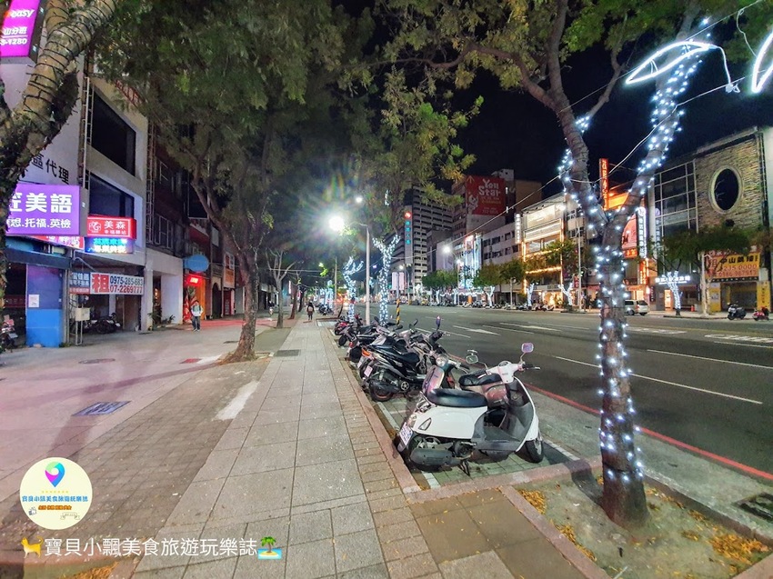 [住]高雄 近六和夜市 美麗島捷運站 夜晚逛街打牙祭 輕鬆搞定!! 房客還有免費HAPPY HOUR 精緻點心 飲料無限享用 樂逸旅居