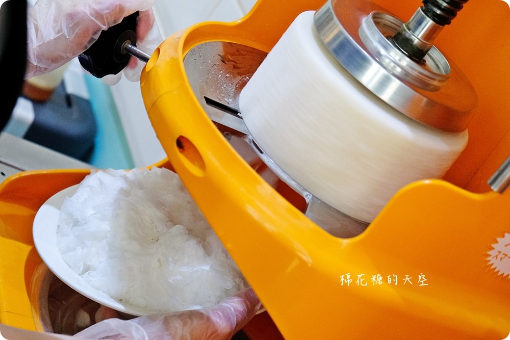 夏天不止芒果冰，今年最夯“奶雞冰”-台灣第一荔枝雪花冰就在草悟道愛吃摩爾