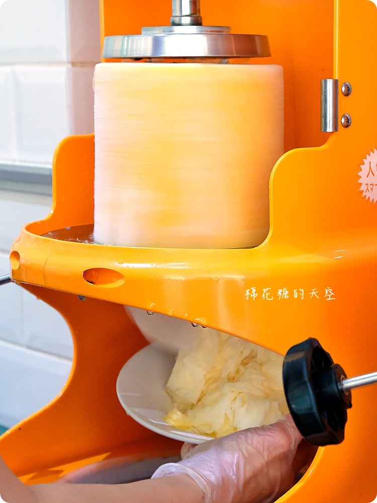 夏天不止芒果冰，今年最夯“奶雞冰”-台灣第一荔枝雪花冰就在草悟道愛吃摩爾