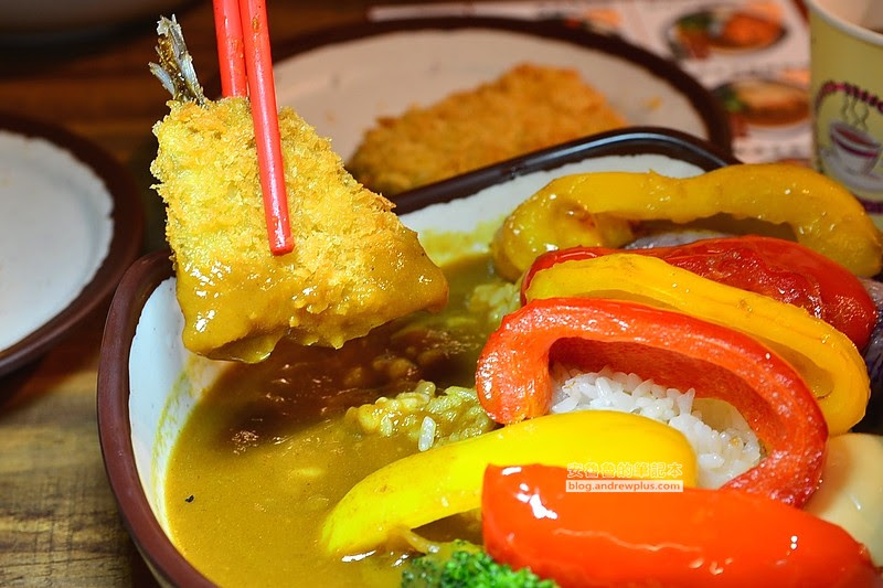 三時午咖哩屋(樂利店)-靠近六張犁站,位在樂利路上,炸物可樂餅不油膩又酥脆一點都不輸日本的六張犁平價咖哩屋